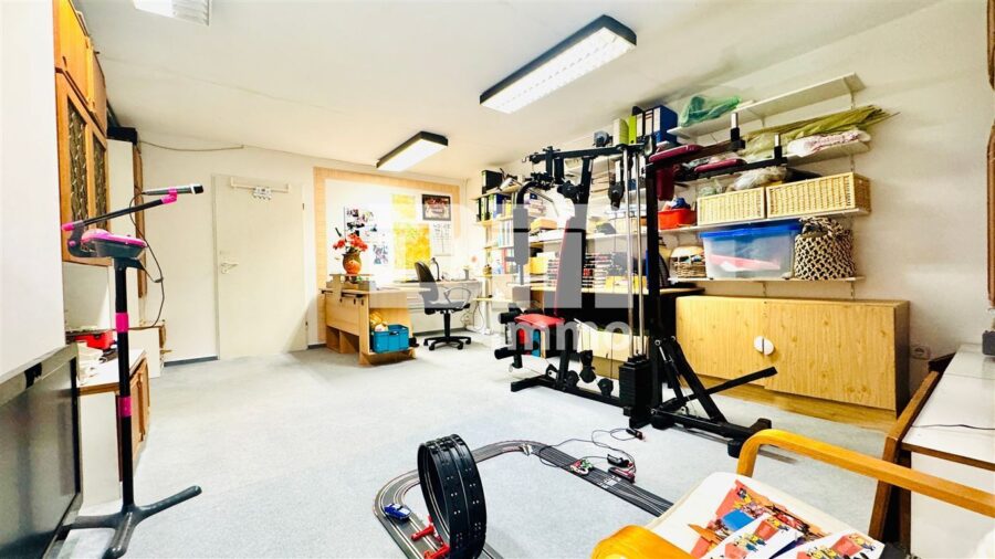 Hochwertiges 1-2 Familienhaus mit Nebengebäude in begehrter Lage mit vielen Extras - Souterrain Hobbykeller groß / beheizt